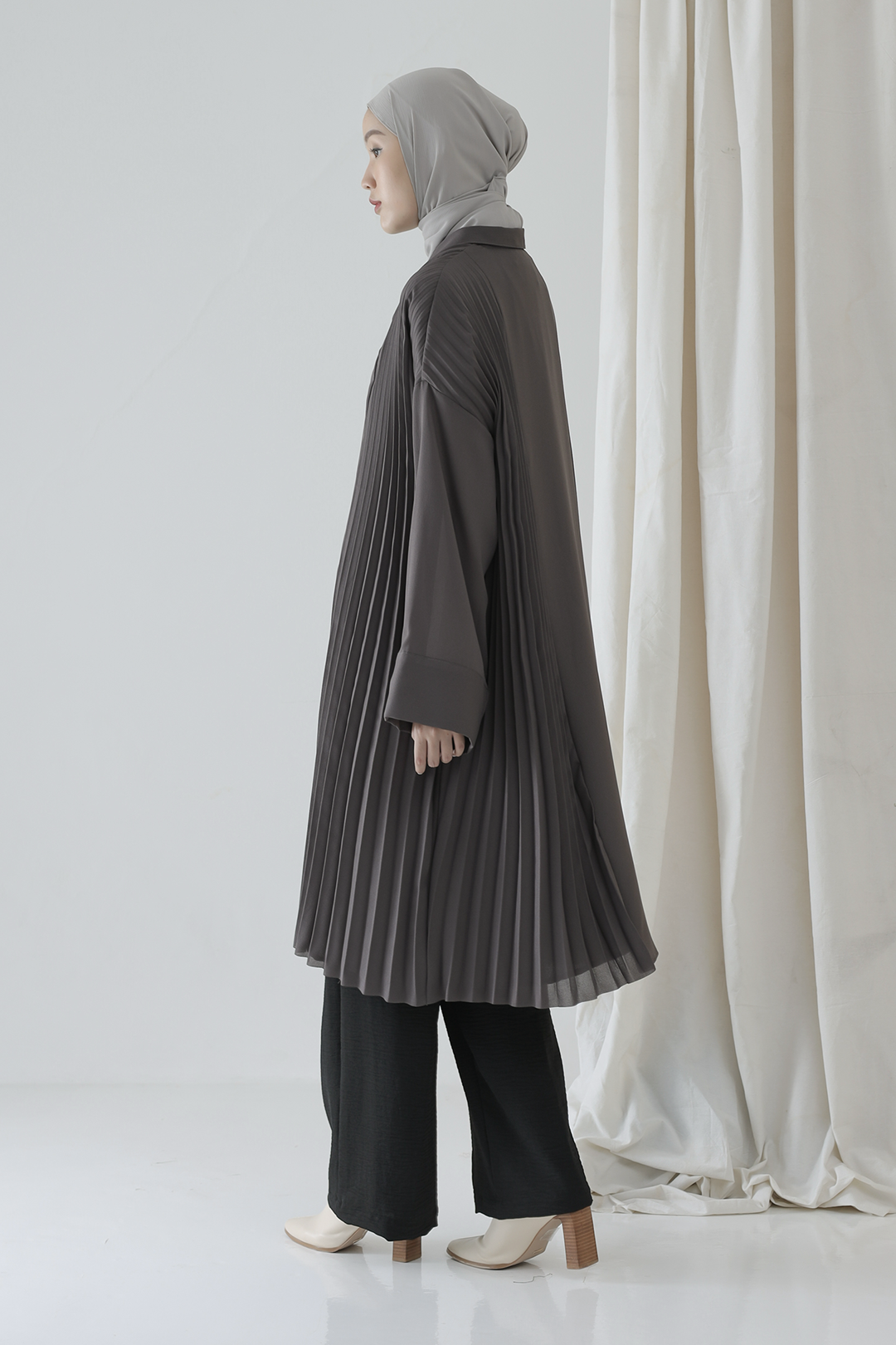Dark Grey Vanya