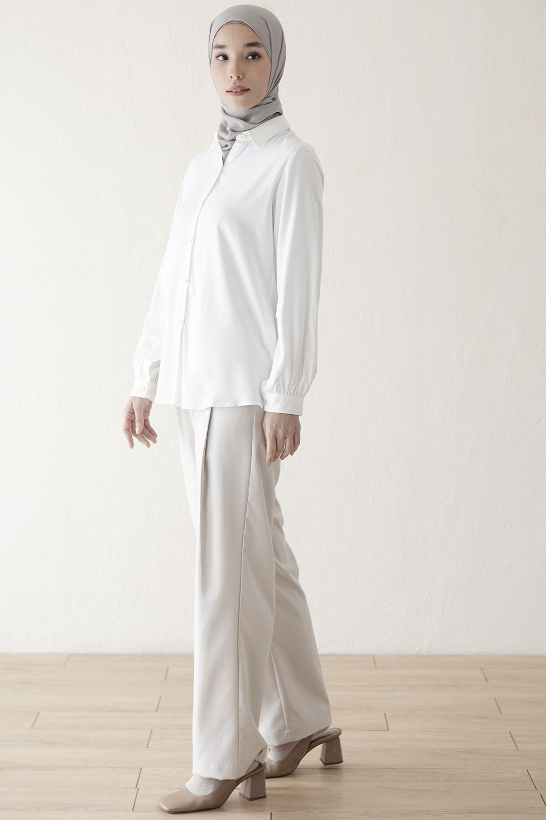Offwhite Darya