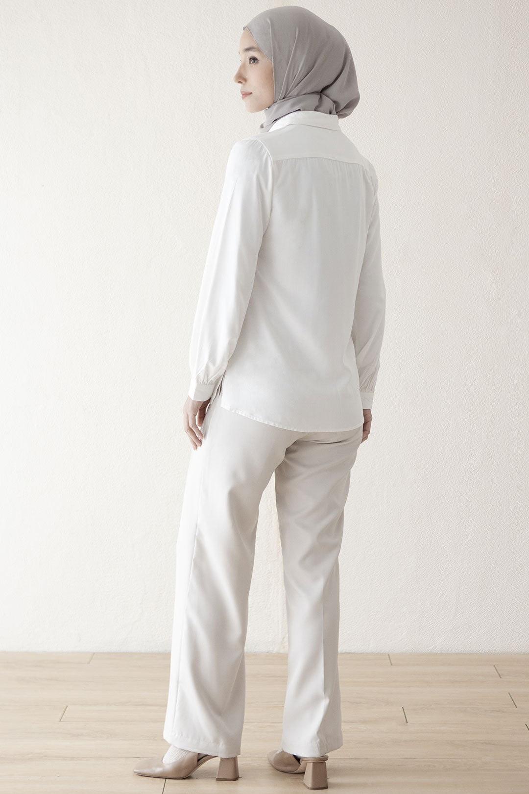 Offwhite Darya