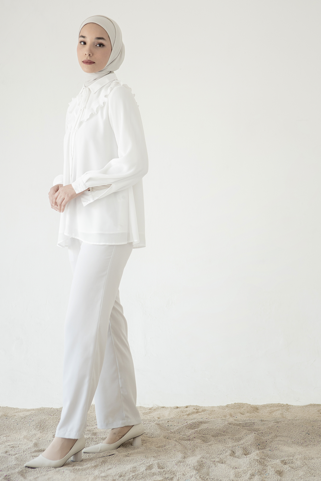 Offwhite Naresvari
