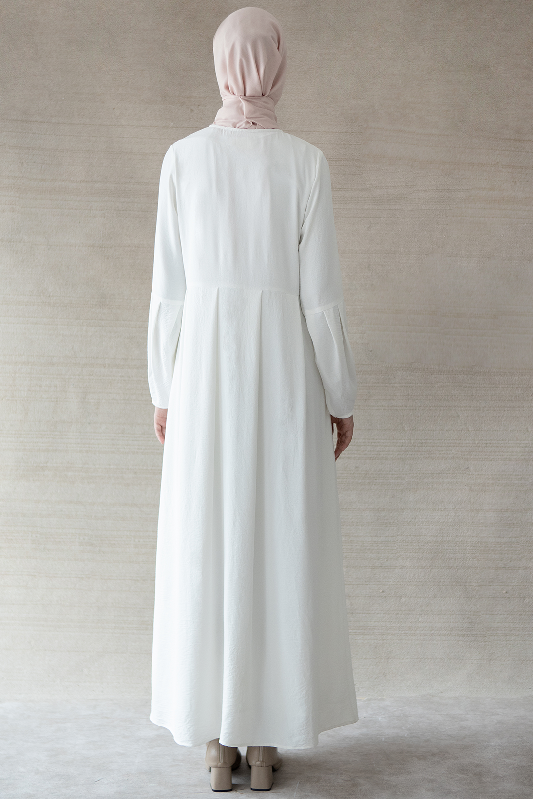 Offwhite Sharva