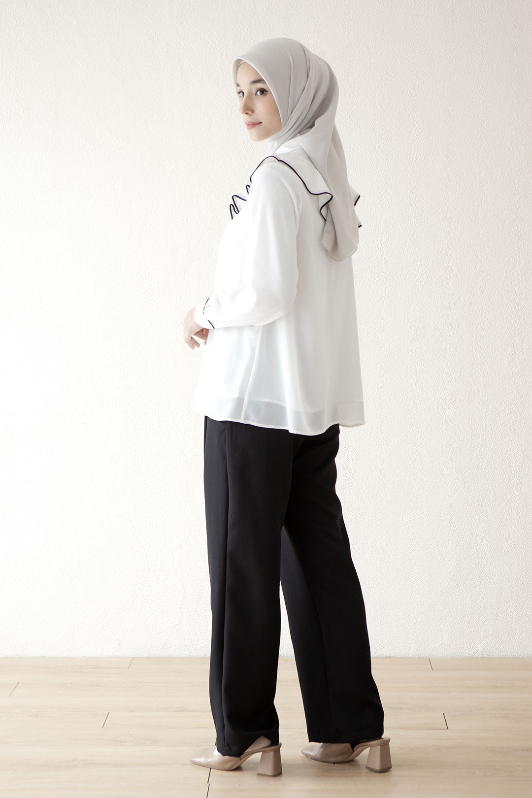 Offwhite Arindra