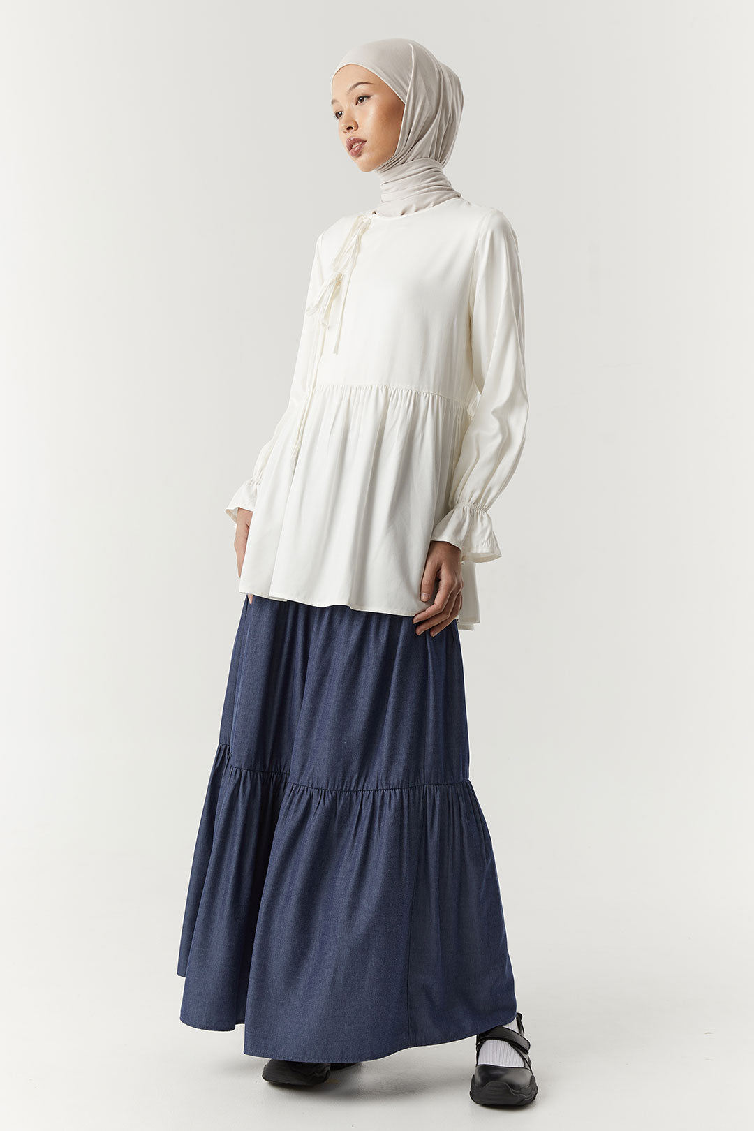 Offwhite Khaira