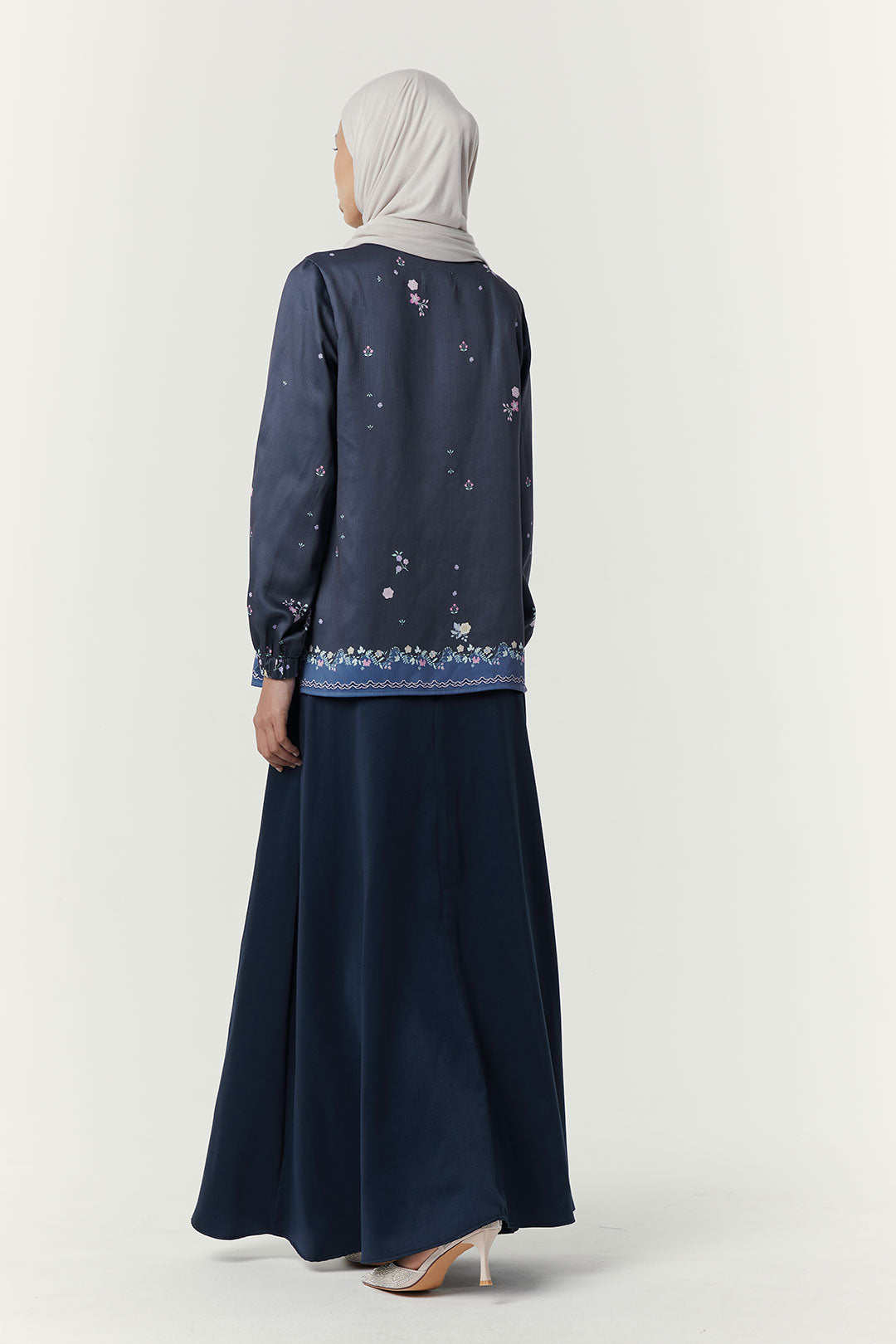 Navy Auren