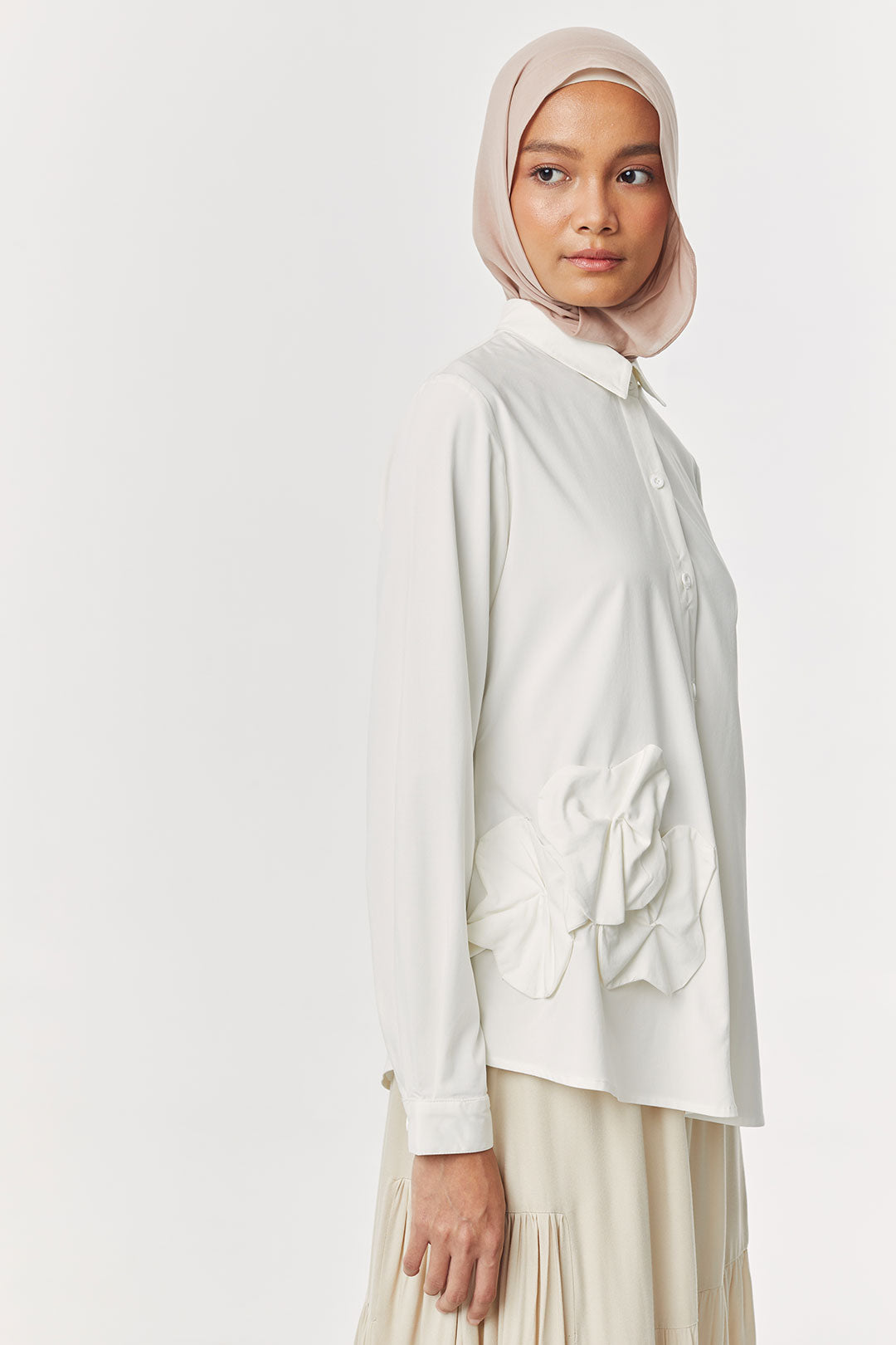 Offwhite Pramesvari