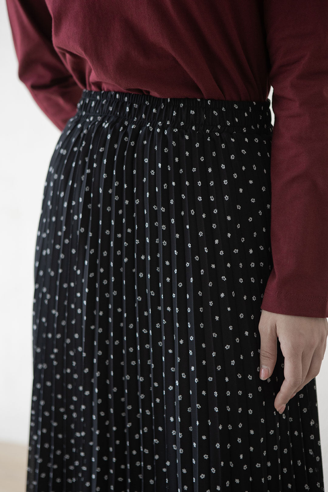 Black Floral Reska