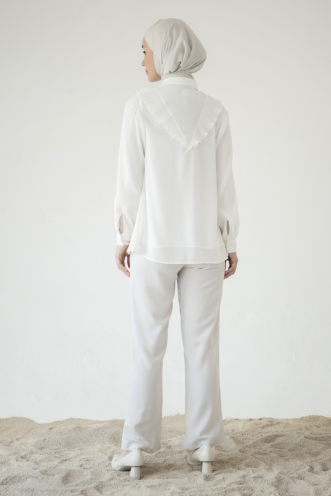 Offwhite Naresvari