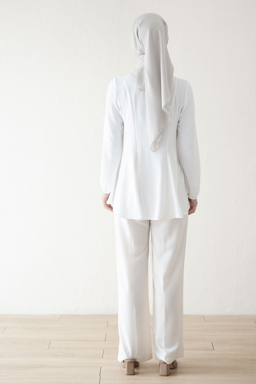 Offwhite Dirandra