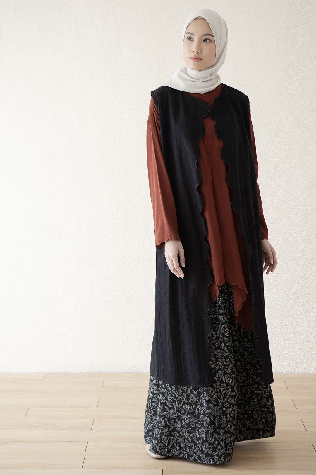 Black Ravika Outer