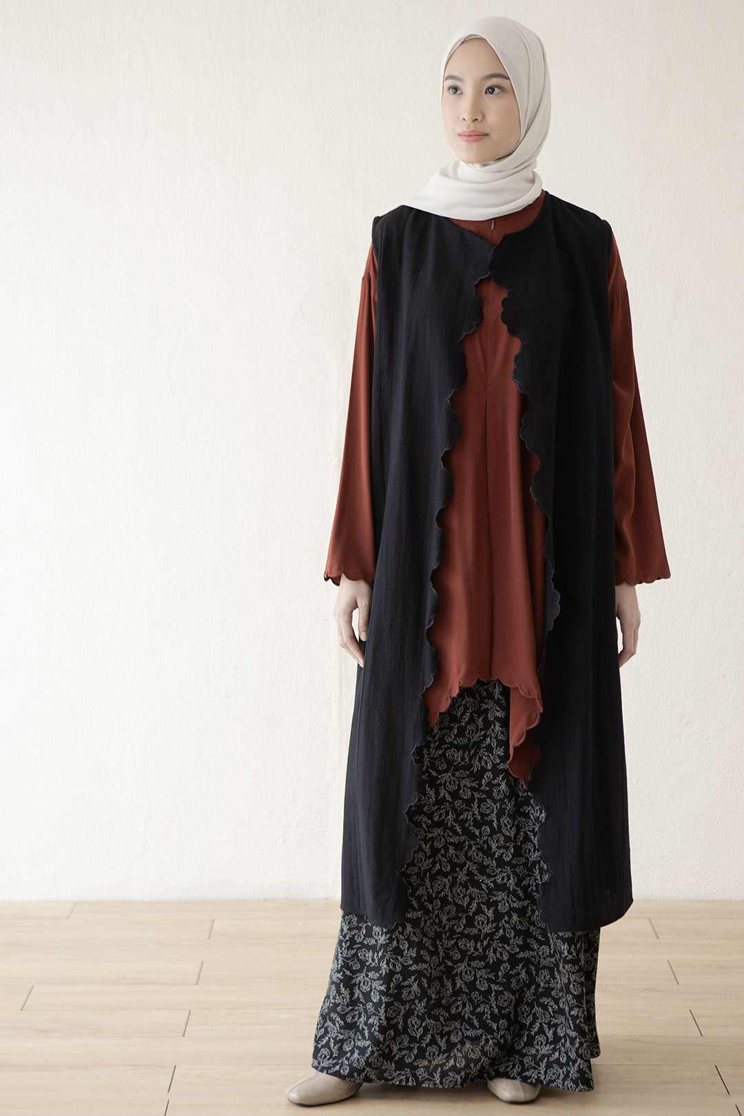 Black Ravika Outer