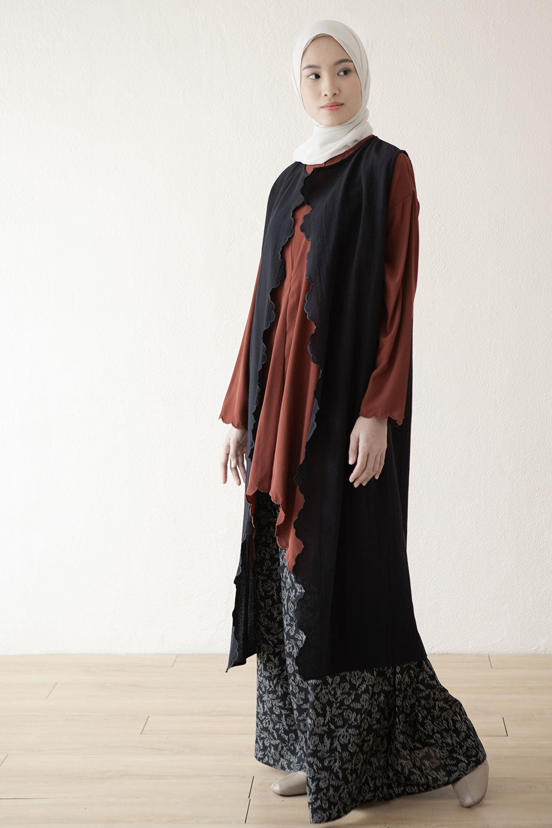 Black Ravika Outer