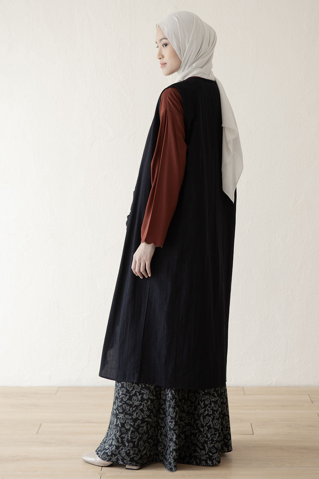 Black Ravika Outer