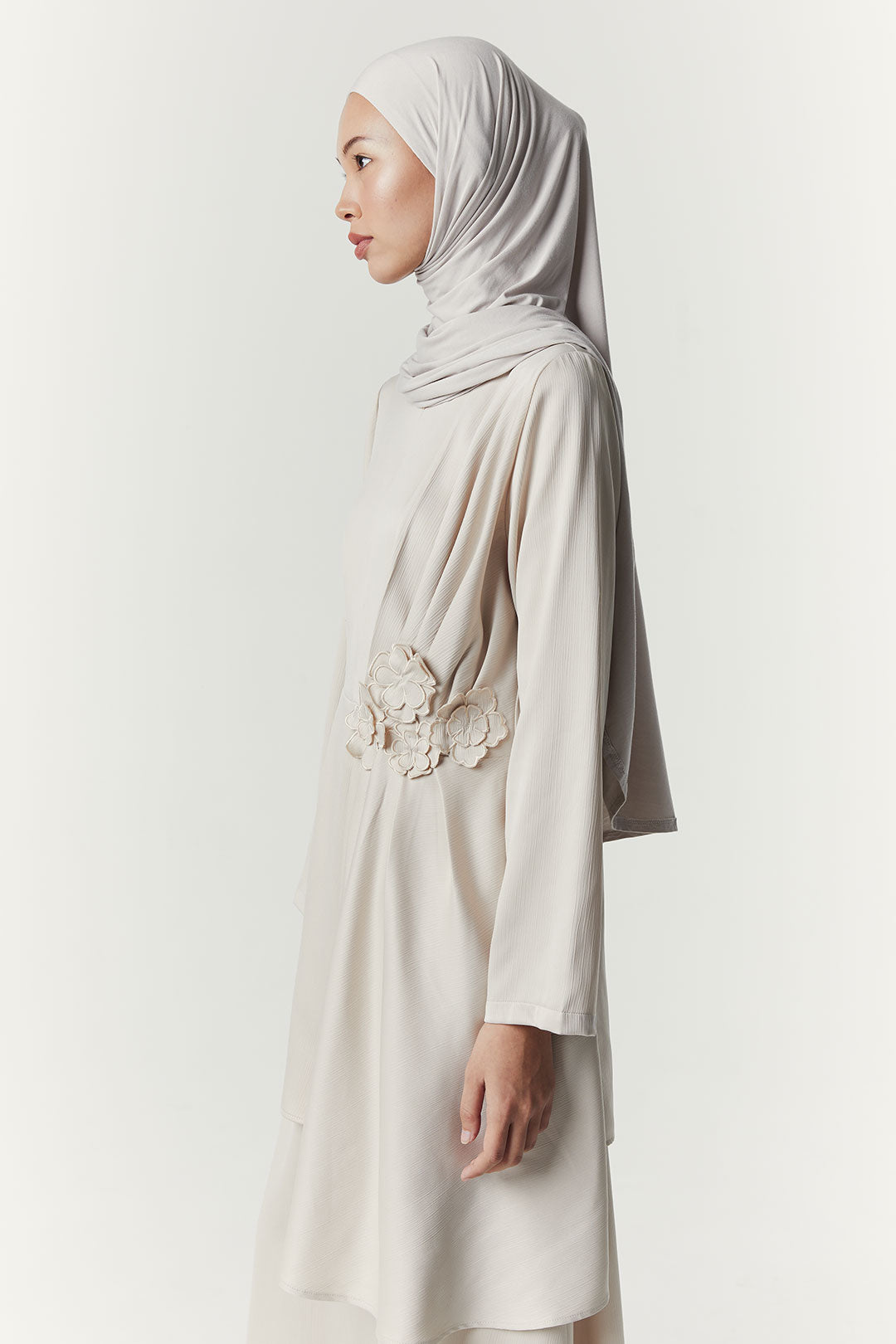 Beige Sekar Candrani