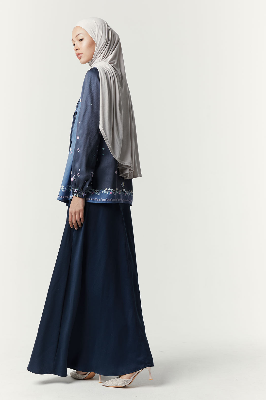 Navy Auren