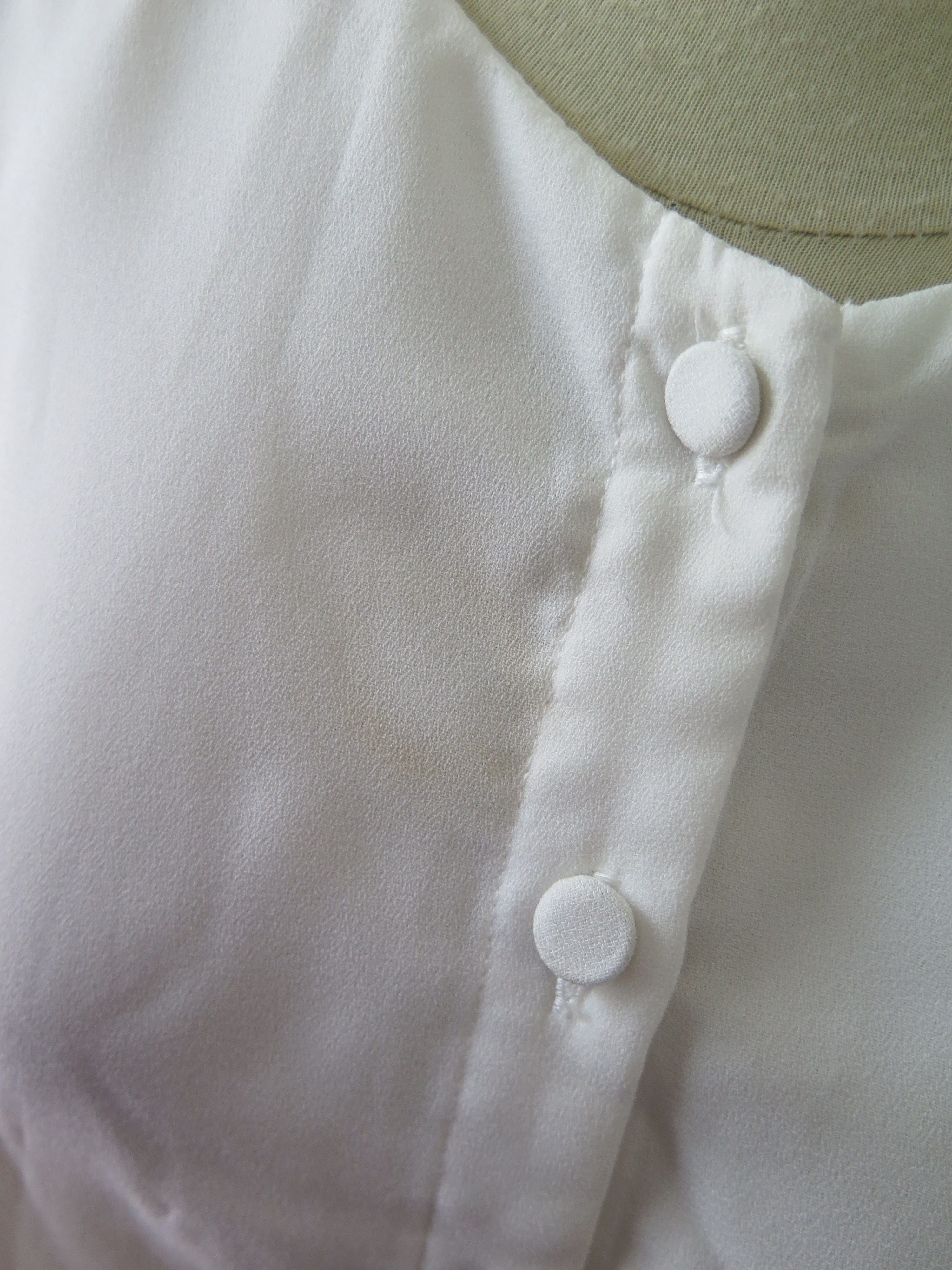 [DEFECT] Offwhite Naira L