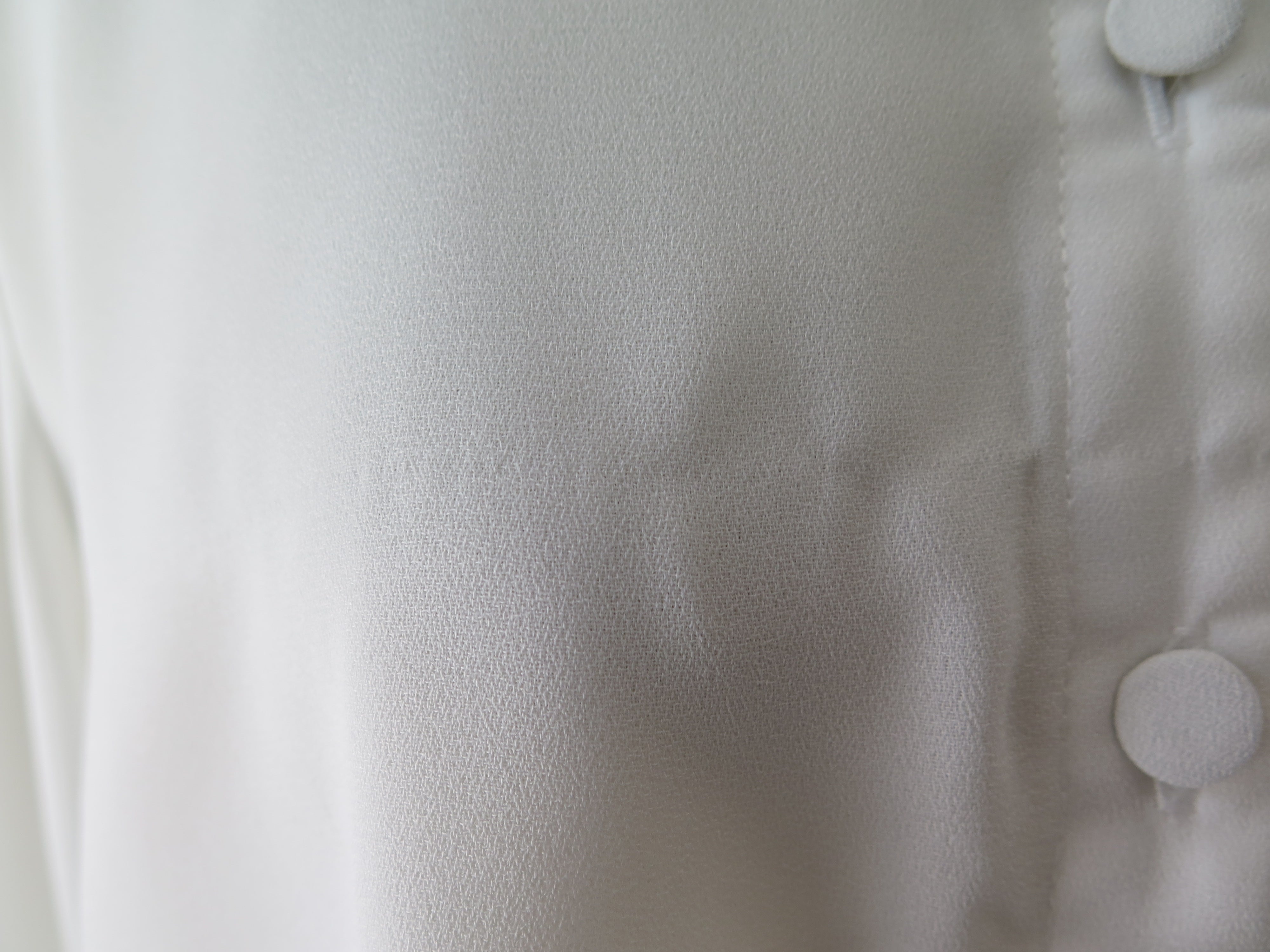 [DEFECT] Offwhite Naira M