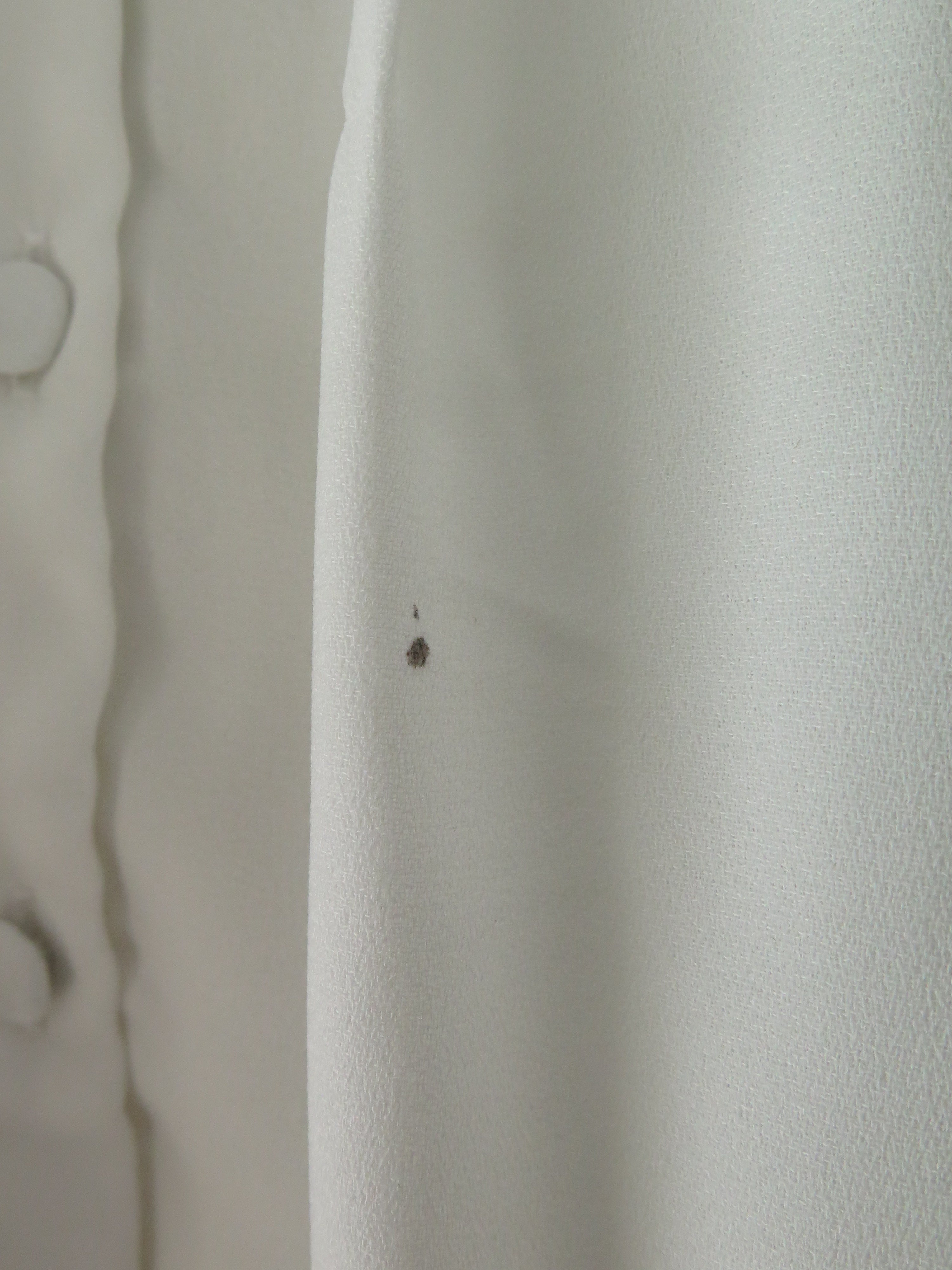 [DEFECT] Offwhite Naira S