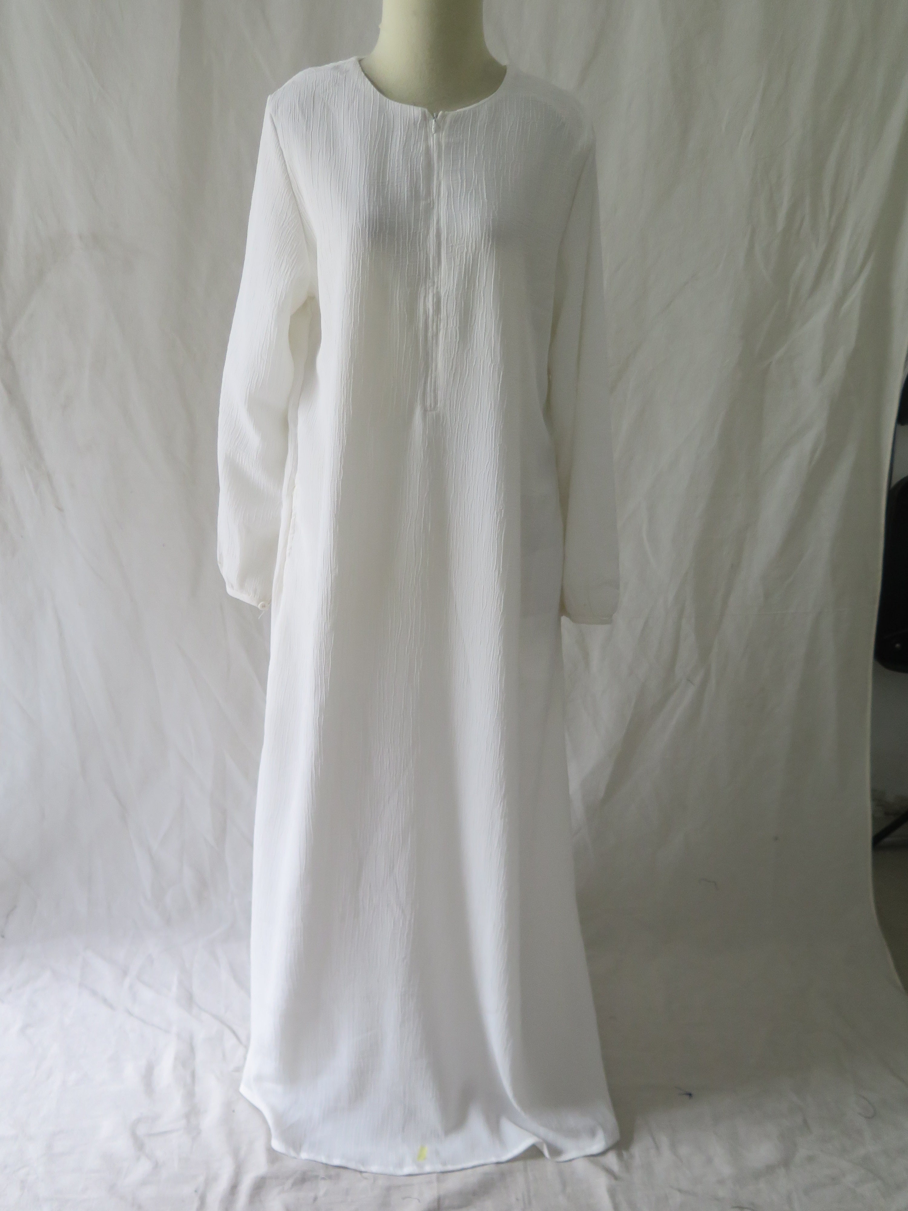 [DEFECT] Offwhite Svasti M