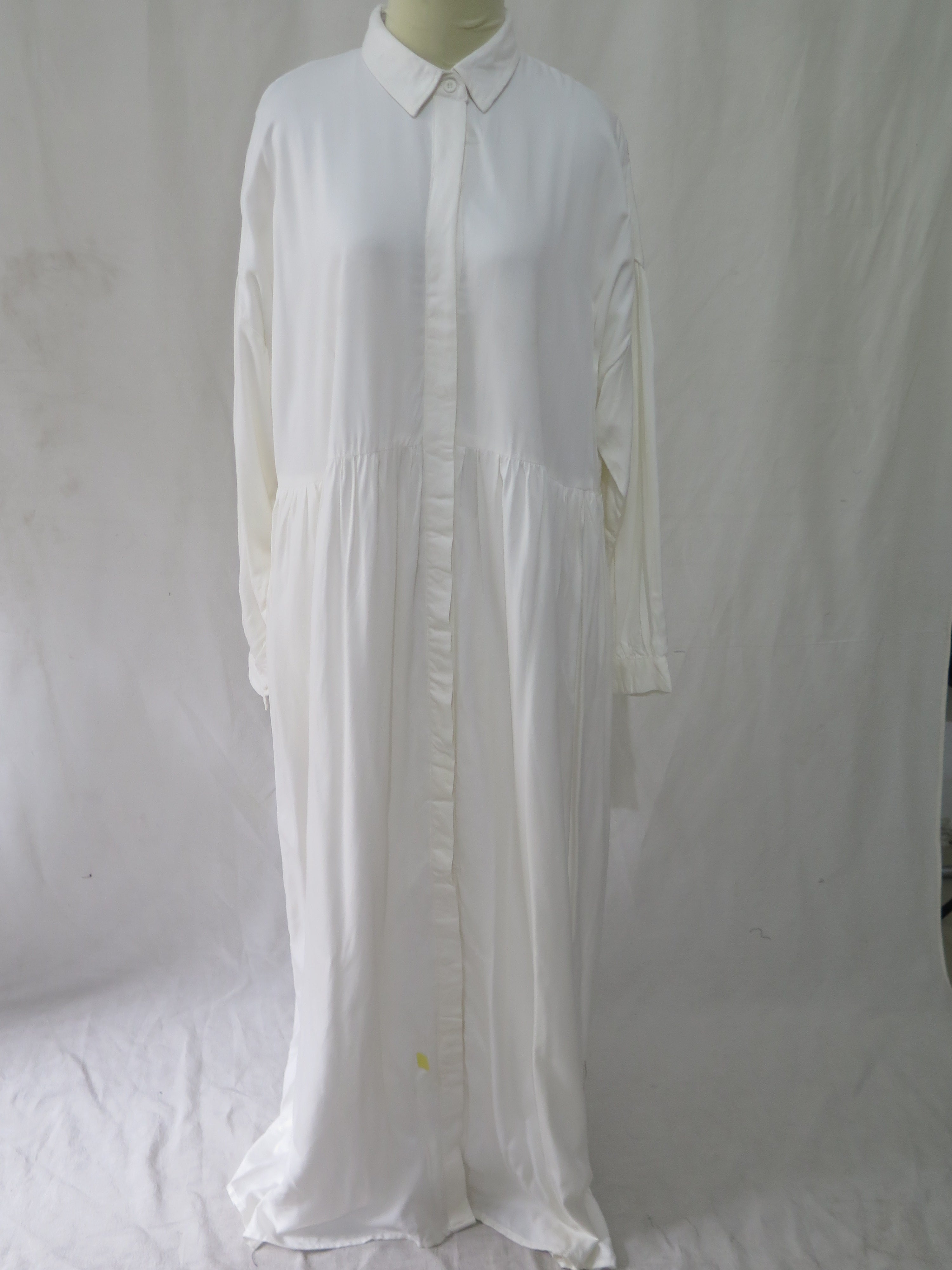 [DEFECT] Offwhite Pradhu XXL